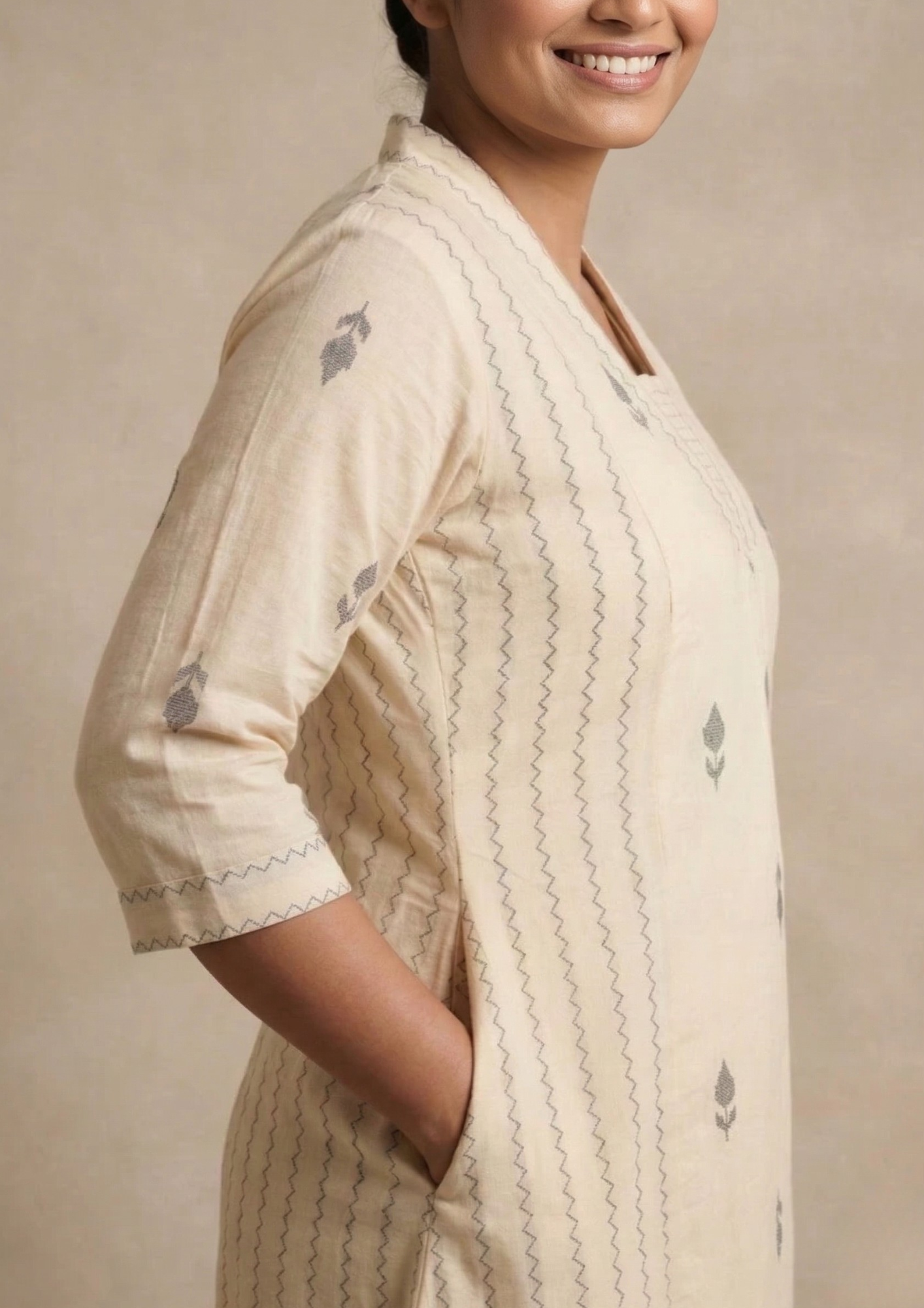 A-Linien Kleid aus Baumwolle mit Stickerei in Dunkelrot | Fabz Boutique